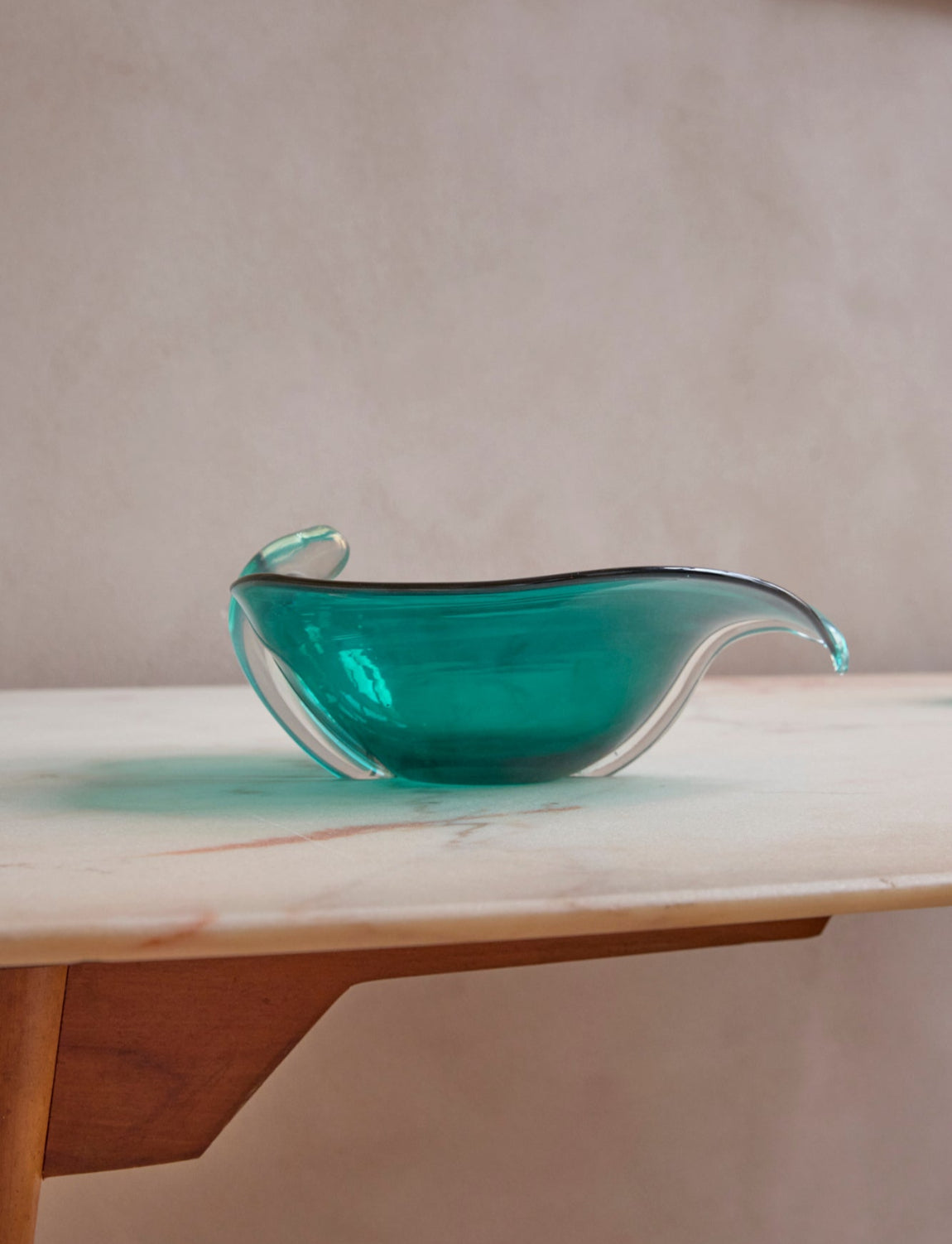 1950s Hand-blown Murano Glass Leaf Serving bowl and six fruit bowls by Alfredo Barbini