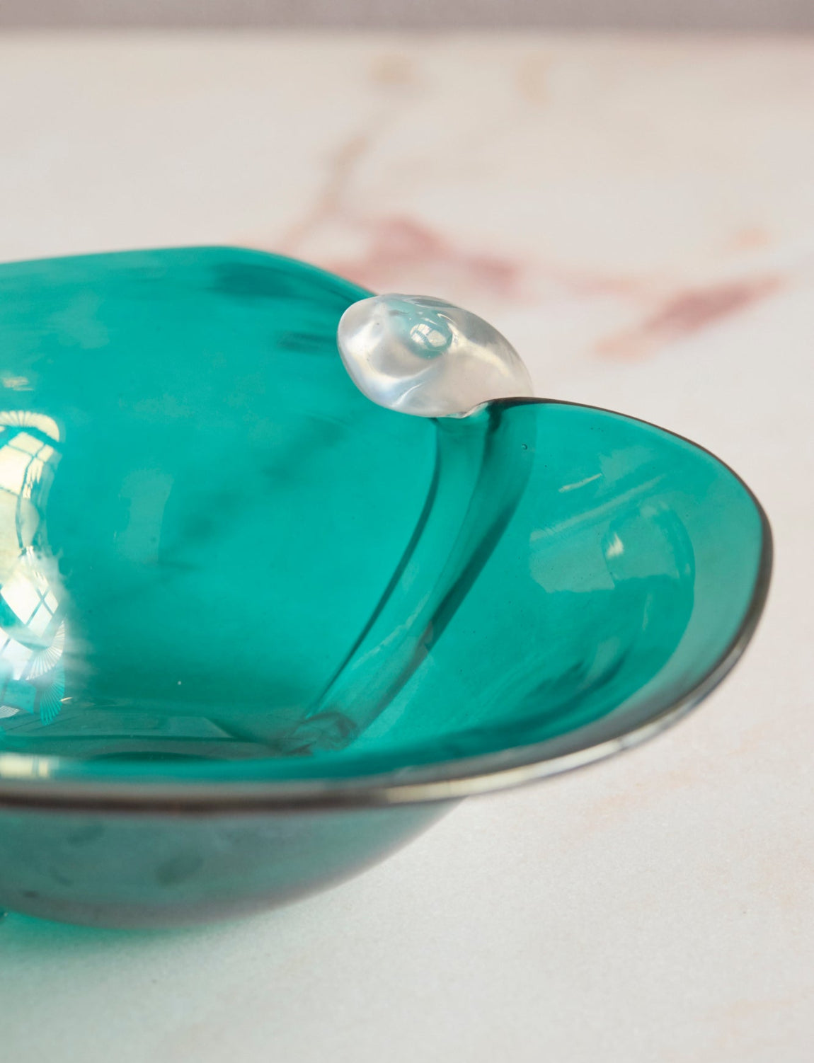 1950s Hand-blown Murano Glass Leaf Serving bowl and six fruit bowls by Alfredo Barbini