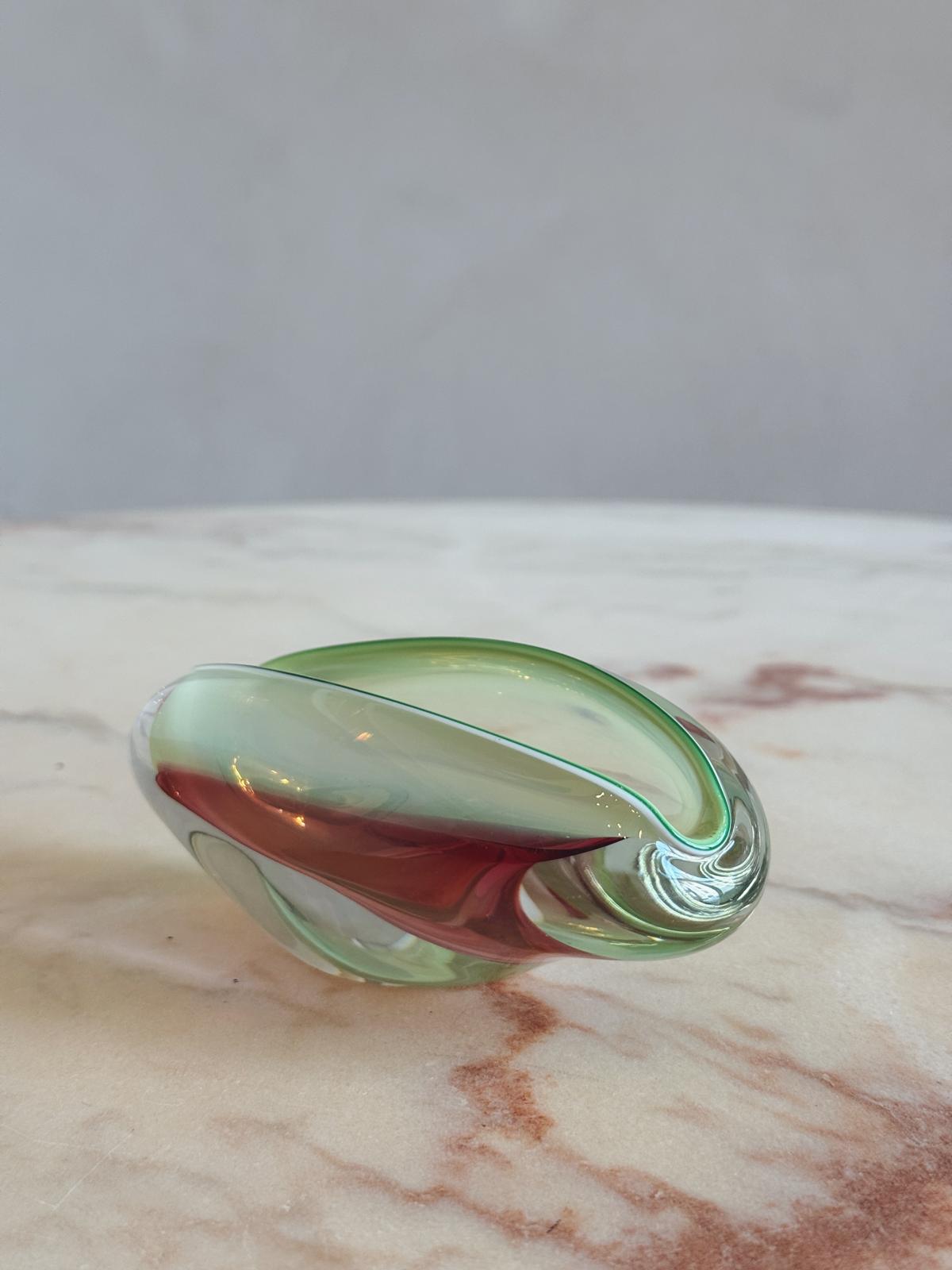 1960s Hand-blown Murano Seguso Pale Green and Pink Bowl