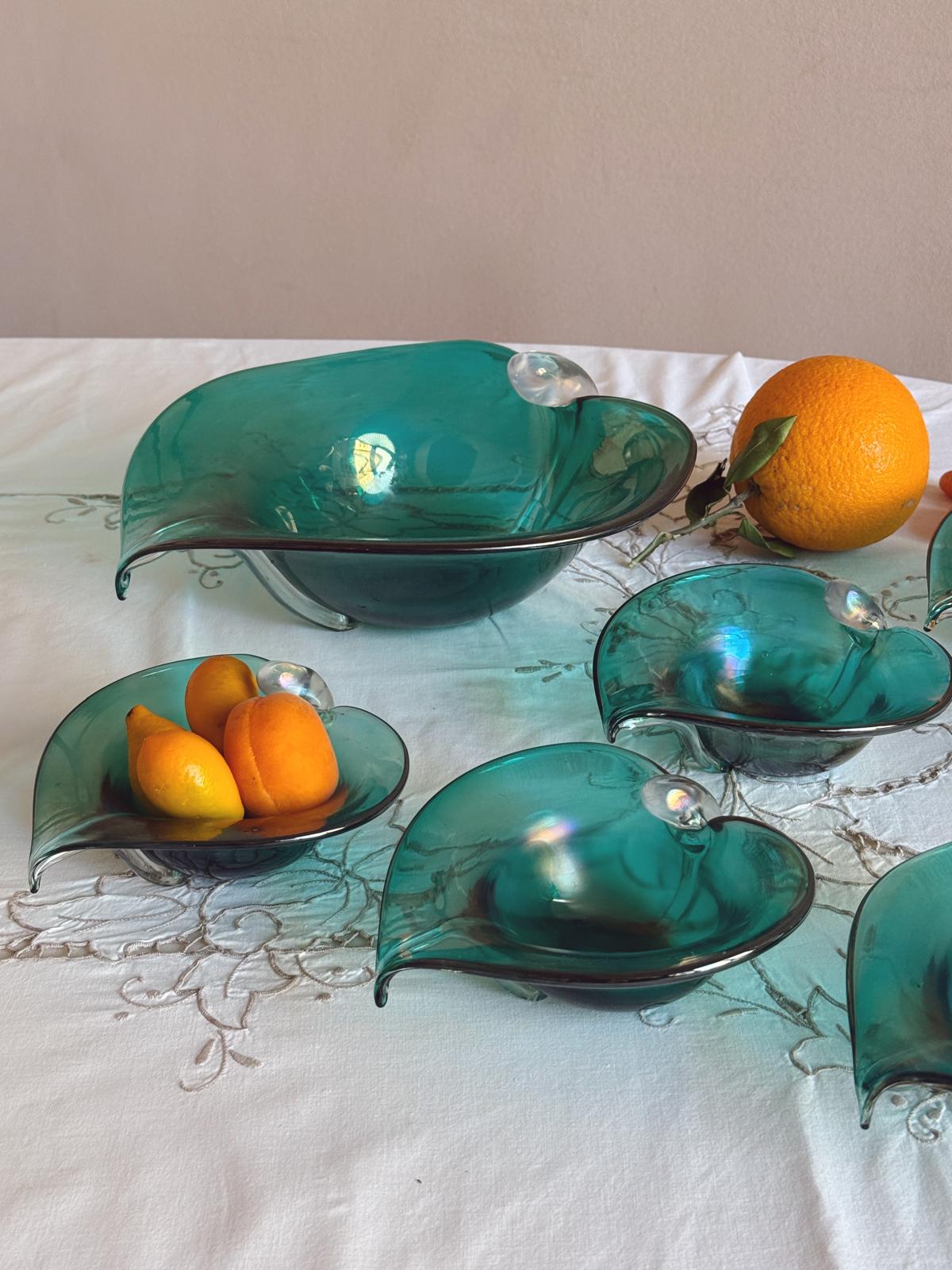 1950s Hand-blown Murano Glass Leaf Serving bowl and six fruit bowls by Alfredo Barbini