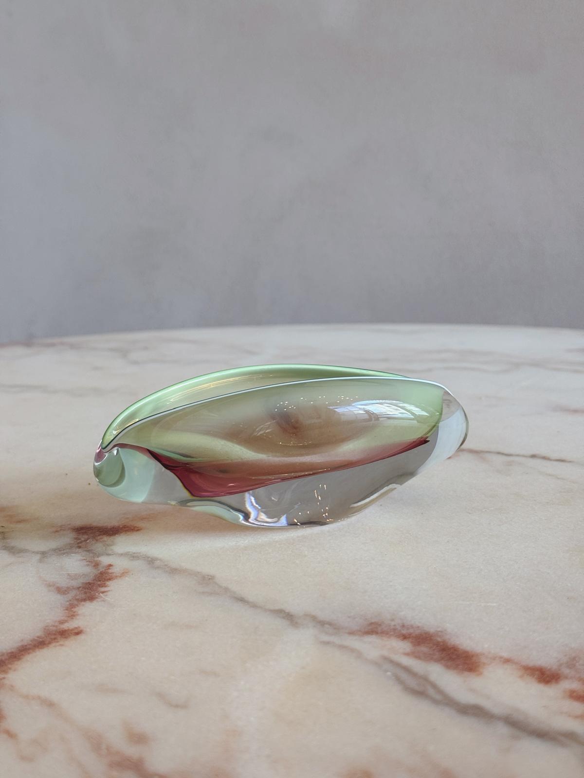 1960s Hand-blown Murano Seguso Pale Green and Pink Bowl