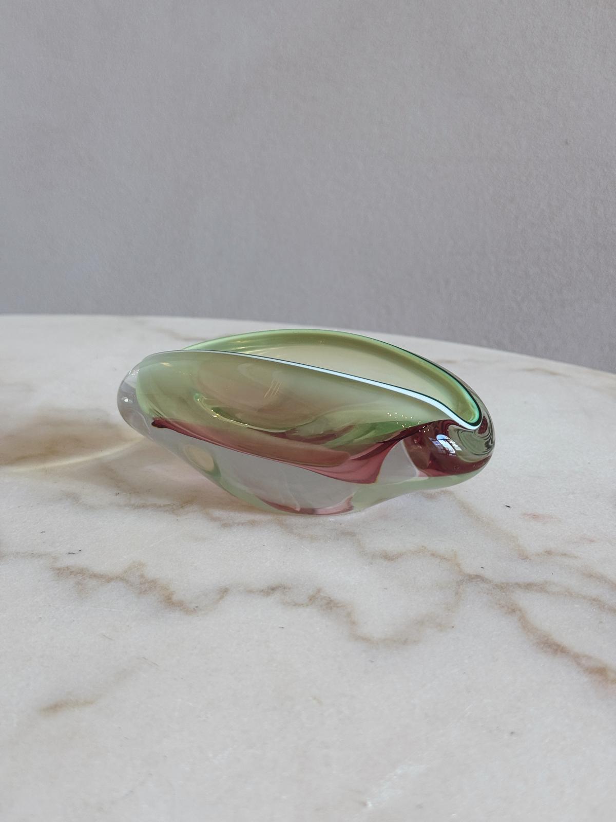 1960s Hand-blown Murano Seguso Pale Green and Pink Bowl