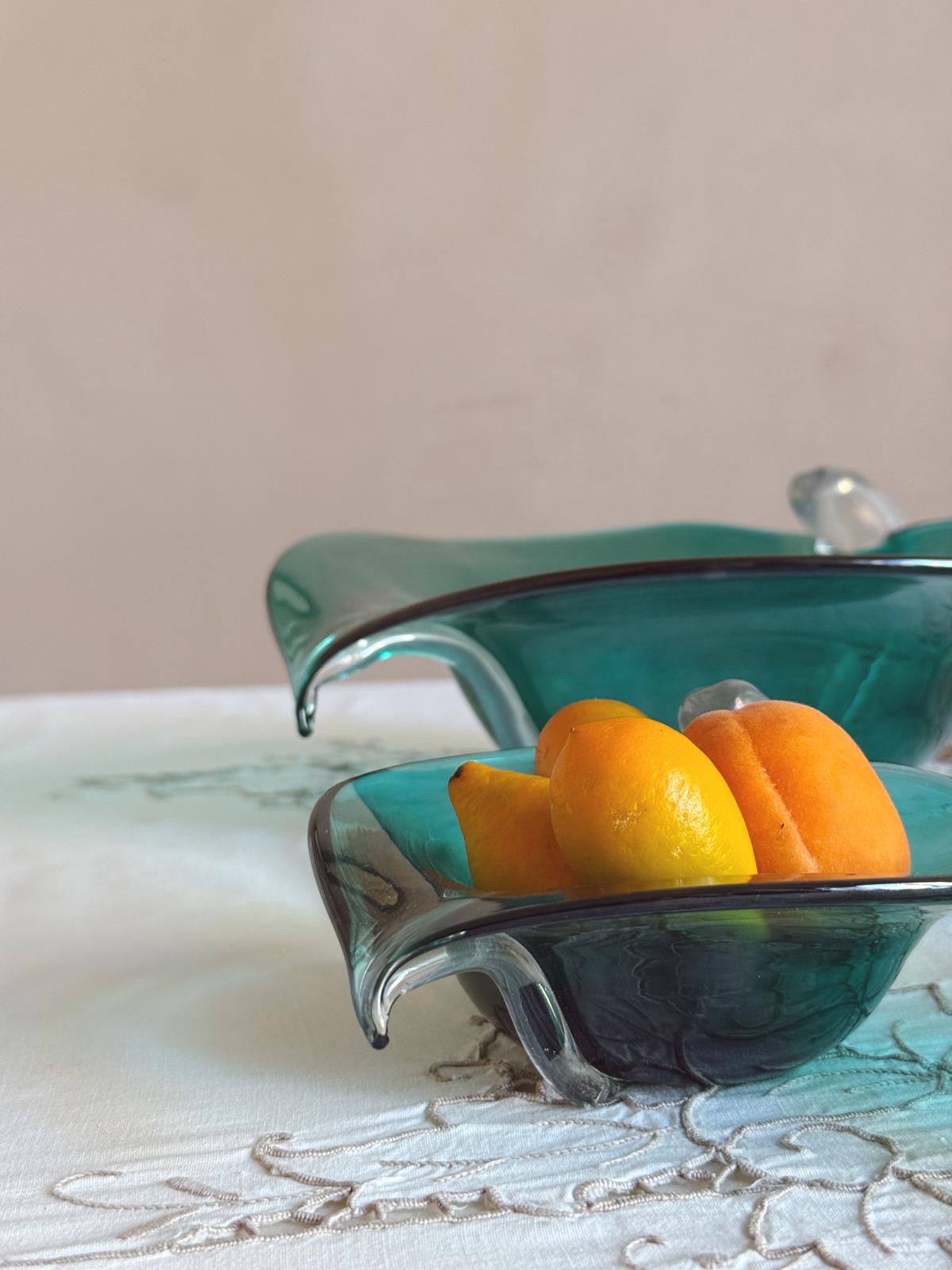 1950s Hand-blown Murano Glass Leaf Serving bowl and six fruit bowls by Alfredo Barbini