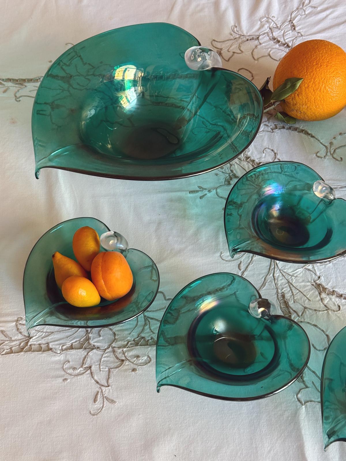 1950s Hand-blown Murano Glass Leaf Serving bowl and six fruit bowls by Alfredo Barbini