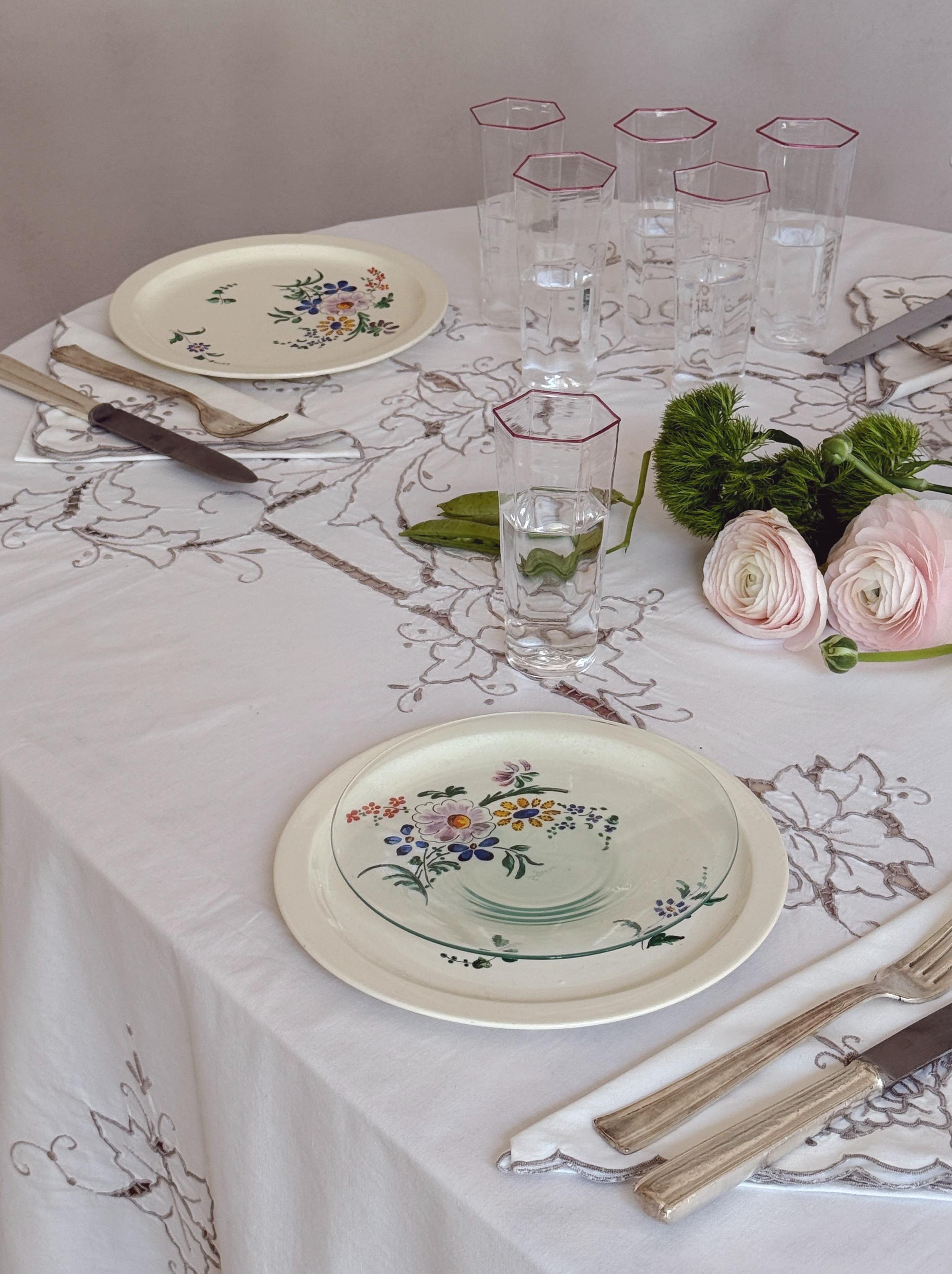 1950s Hand-embroidered Tablecloth with 6 Napkins