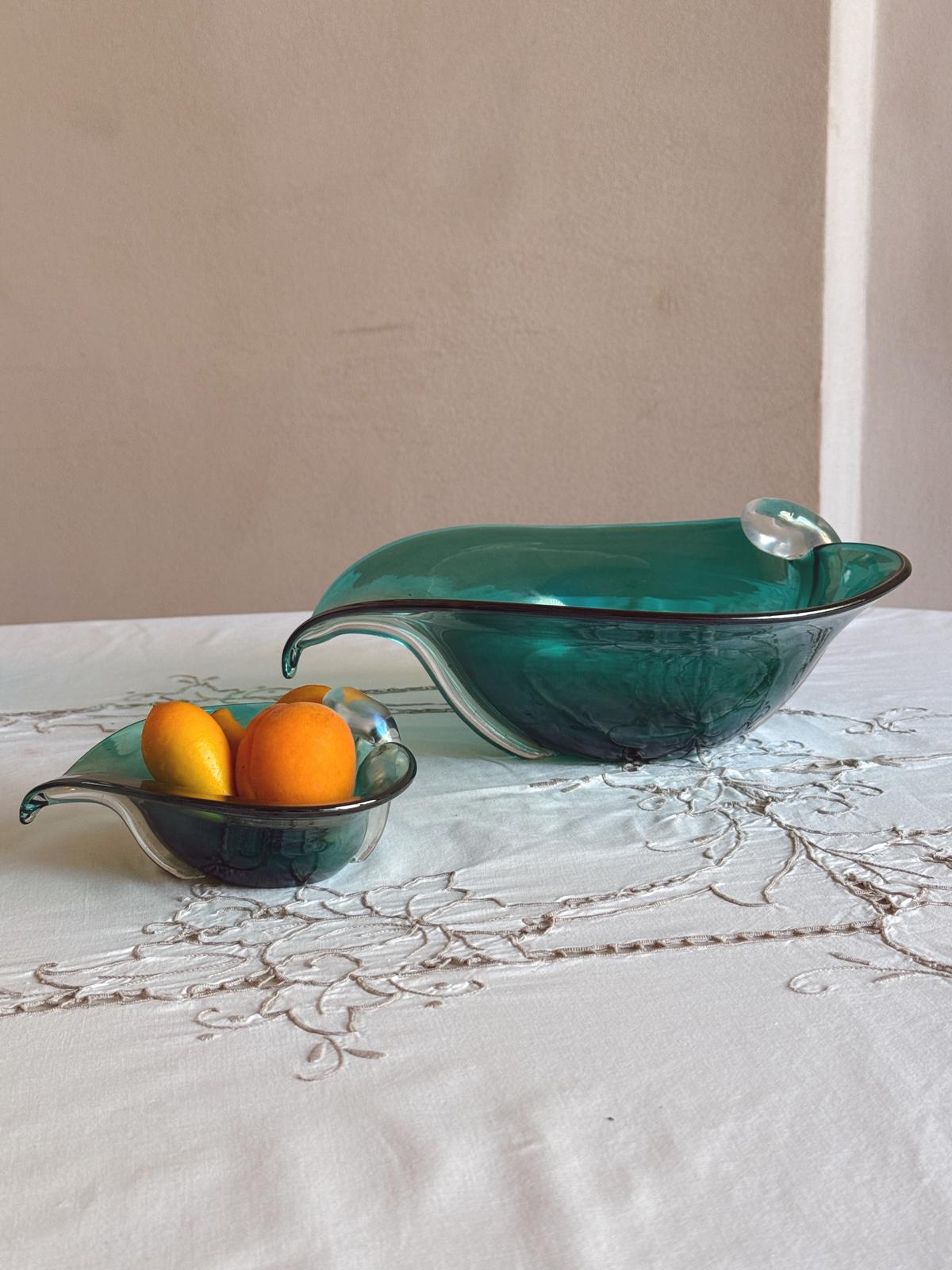 1950s Hand-blown Murano Glass Leaf Serving bowl and six fruit bowls by Alfredo Barbini
