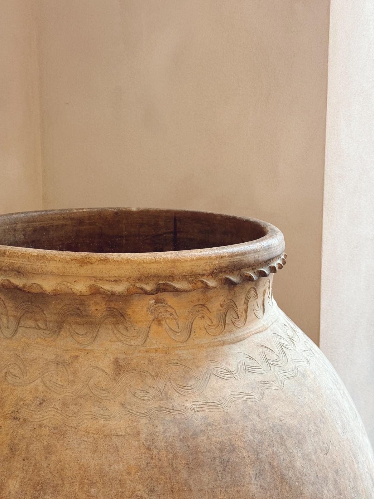 1800s Pugliese Orcio with decorative rim